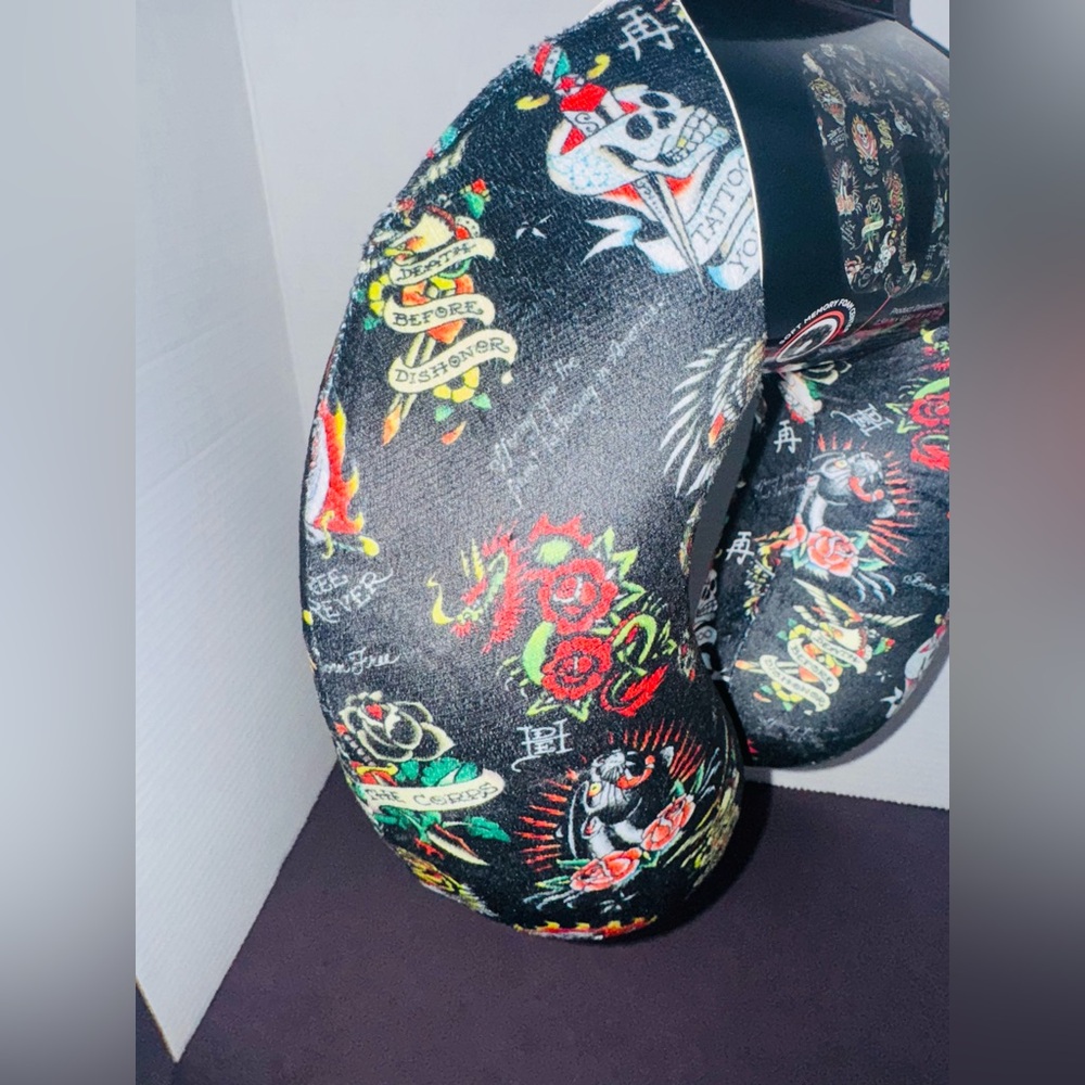 Ed Hardy Black Tattoo memory foam Neck Pillow BNWT - Picture 4 of 4